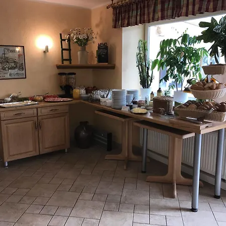 Gaestehaus Kaiserkrone 招待所 3*